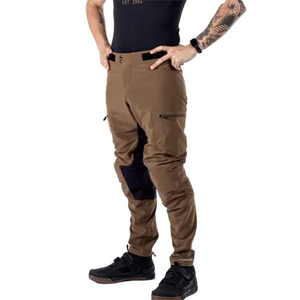 Detailed product image of Leatt, Enduro 3.0 Pant (MTB) Mountain Bike in Black, Colors: Black, Loam, Teal, Sizes: 28-40, SKU: 5025010304