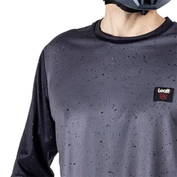 Detailed product image of Leatt, Enduro 3.0 Jersey (MTB) Mountain Bike in Black, Colors: Black, Graphite, Pistachio, Rust, Sizes: 2-3, SKU: 5025010244