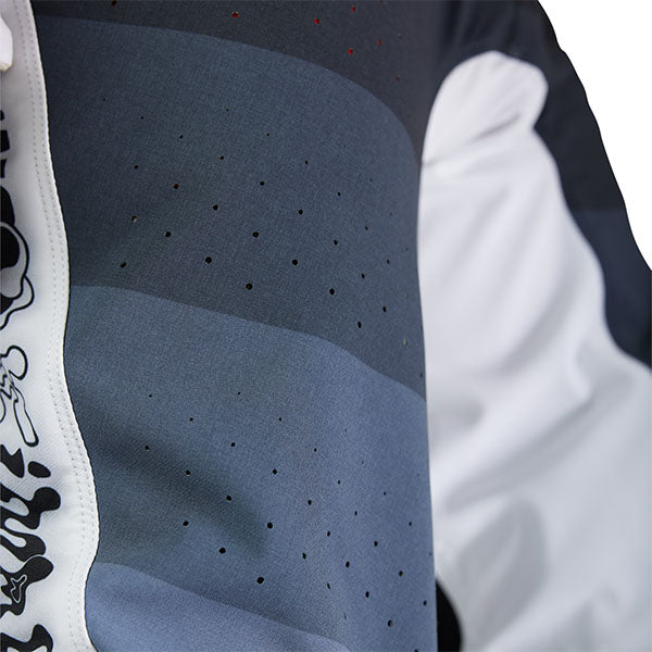 Detail of double-layer knee system on Fox Racing Flexair Grid Pants in Black and Purple (SKU: 33546-166)
