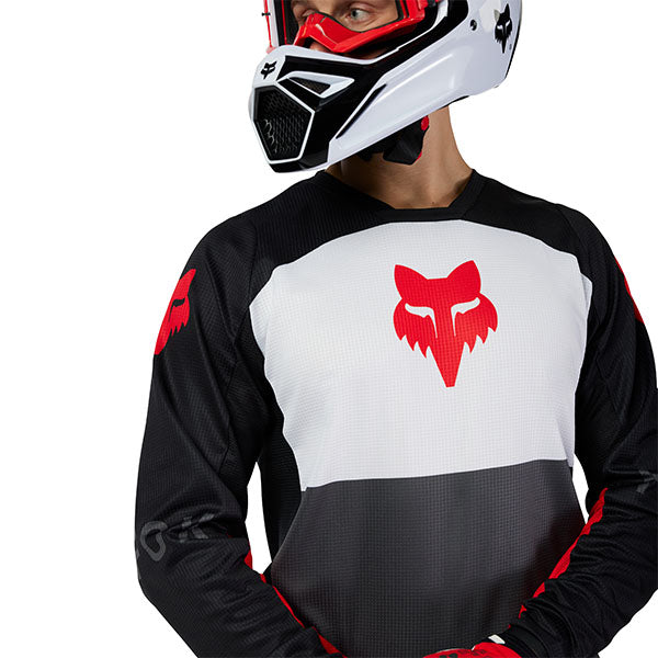 Detail of vented mesh zones on Black/White 180 Flow Jersey (SKU: 33702-077)