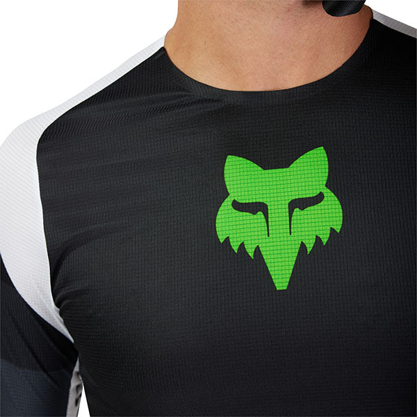 Close-up of collar and shoulder seam on Fox Racing Flexair Grid Jersey in Black and Purple (SKU: 33539-166)