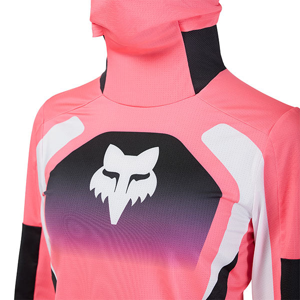 Detail of sleeve with thumbhole cuff on Pink jersey (SKU: 33547-170), designed for seamless glove pairing