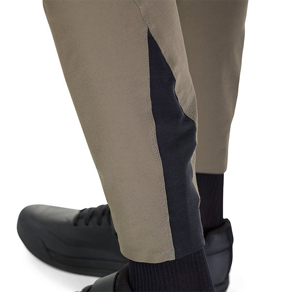 Product image of Fox Racing - Flexair Pants (MTB) SKU:33704-001-32 | Sizes: 28–38 | Designed for Mountain Bike, BMX and E-Bike riders | Available at BTO Sports