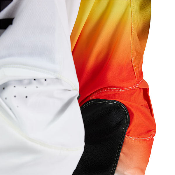 Rear mesh panel detail of White 180 Air Haze Pants (SKU: 33544-008)