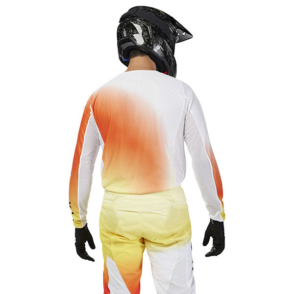 Detail of mesh collar and sleeve cuff on White 180 Air Haze Jersey (SKU: 33536-008)