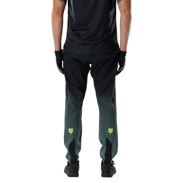 Fox Racing Ranger Foundry Pants (MTB) in Midnight, close-up of the side thigh and knee panels, with the ratcheting waist adjuster, stretch yoke, shaped hip panel, and reinforced knee or thigh material. Available options—Color: Midnight, Sage; Size: 28, 30, 32, 34, 36, 38, 40. SKU 40174-329-36. UPC 198571116920.