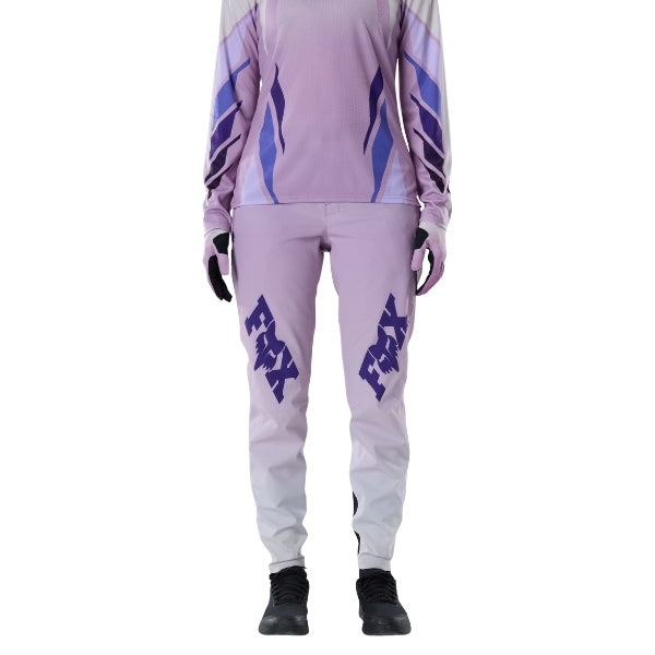 Fox Racing Ranger Foundry Pants (MTB) (Womens) in Lavender Drift, close-up of the side thigh and knee panels, with the ratcheting waist adjuster, stretch yoke, shaped hip panel, and reinforced knee or thigh material. Available options—Color: Lavender Drift; Size: 2, 4, 6, 8, 10, 12, 14, 16. SKU 40212-F07-10. UPC 198571115534.