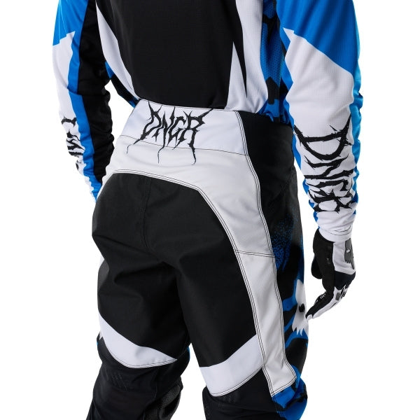 Fox Racing 180 HD38 Pants in Black/Blue, close-up of the ratcheting waist closure, with the ratcheting waist adjuster, stretch yoke, shaped hip panel, and reinforced knee or thigh material. Available options—Color: Black/Blue; Size: 26, 28, 30, 32, 34, 36, 38. SKU 40709-013-32. UPC 198571135259.