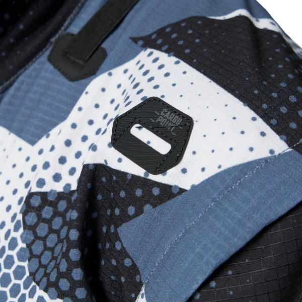 Leatt Moto 5.5 Enduro Jacket in Camo Grey, close-up of the chest zipper and hydration clip point
