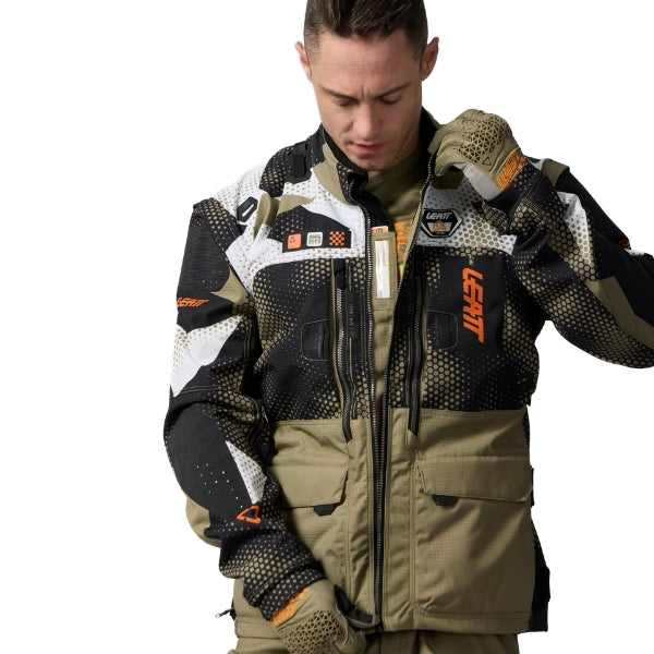 Leatt Moto 5.5 Enduro Jacket in Camo Khaki Brown, close-up of the rear shoulder adjustment strap