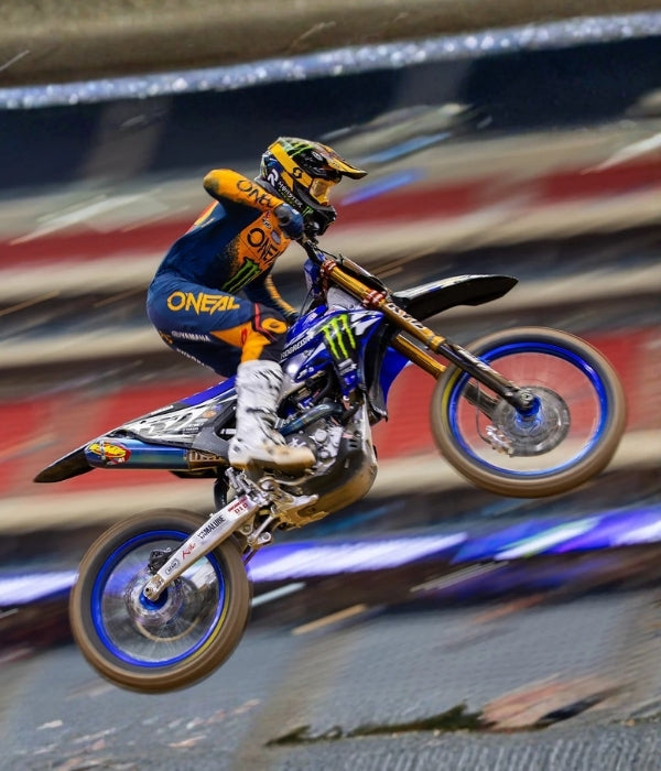 Motorcycle rider performing a stunt with a blurred background O'Neal collection