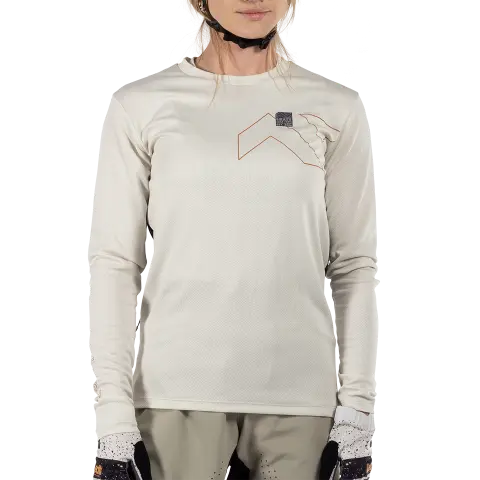 Detailed product image of Leatt, Trail 3.0 Jersey Womens (MTB) Mountain Bike in Coral, Colors: Black, Coral, Lagoon, Stone, Sizes: 2-2, SKU: 5025107403