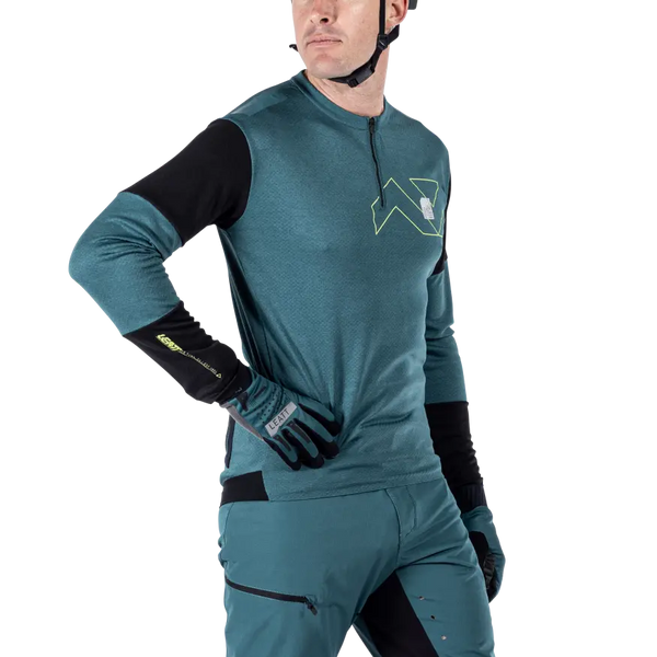 Detailed product image of Leatt, Trail 4.0 Jersey (MTB) Mountain Bike in Black, Colors: Black, Peanut, Teal, Sizes: 2-3, SKU: 5025103724