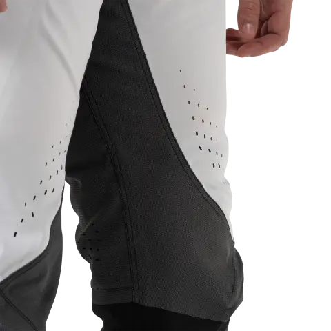 Product image of Leatt, Gravity 5.0 Pant (MTB) Mountain Bike in Black, Colors: Black, Mojito, White, Sizes: 2-3, SKU: 5025010605