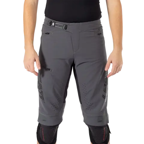 Product photo showing Leatt, Gravity 4.0 Short (MTB) Mountain Bike in Graphite, Colors: Black, Graphite, Teal, Sizes: 2-3, SKU: 5025010704