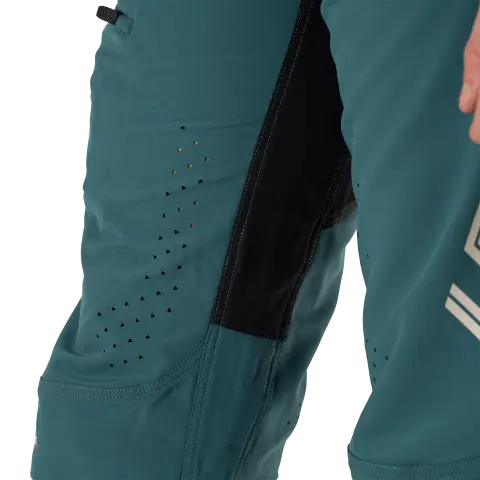 Product image of Leatt, Gravity 4.0 Short (MTB) Mountain Bike in Black, Colors: Black, Graphite, Teal, Sizes: 2-3, SKU: 5025010704