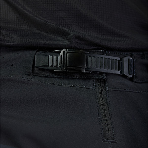Detail of venting zones and articulation on Fox Racing Flexair Grid Pants in Black and Purple (SKU: 33546-166)