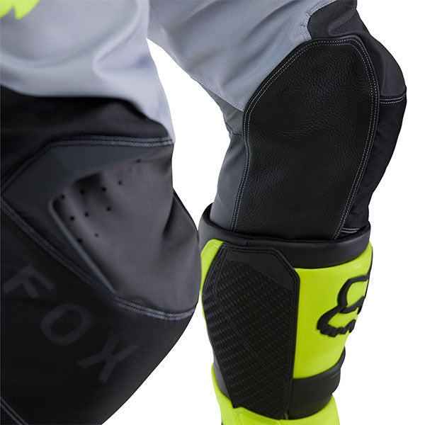 Detail of knee panel and stretch zones on White/Red 180 Flow Pants (SKU: 33703-019)