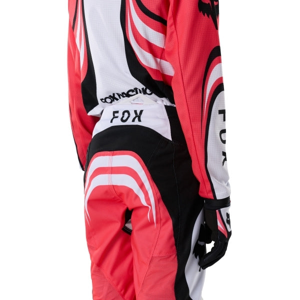 Fox Racing 180 Draft Pants (Youth) in White, close-up of the ratcheting waist closure, with the ratcheting waist adjuster, stretch yoke, shaped hip panel, and reinforced knee or thigh material. Available options—Color: White, Sunburst; Size: Y-22, Y-24, Y-26, Y-28. SKU 40683-008-28. UPC 198571132272.
