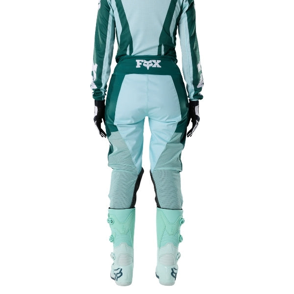 Fox Racing 180 Raid Pants (Womens) in Melon, close-up of the ratcheting waist closure, with the ratcheting waist adjuster, stretch yoke, shaped hip panel, and reinforced knee or thigh material. Available options—Color: Lavender Drift, Melon; Size: 2, 4, 6, 8, 10, 12, 14, 16. SKU 40700-413-8. UPC 198571127551.