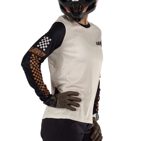 Studio product image of Leatt, Enduro 4.0 Jersey Womens (MTB) Mountain Bike in Mint, Colors: Cream, Lagoon, Mint, Sizes: 2-2, SKU: 5025107683