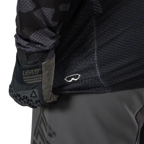 Studio product image of Leatt, Gravity 4.0 Jersey (MTB) Mountain Bike in Cream, Colors: Black, Cream, Teal, Sizes: 2-3, SKU: 5025120220